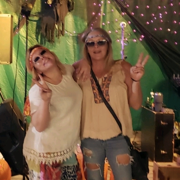 Hi I'm Karla. - Picture 1 of 1